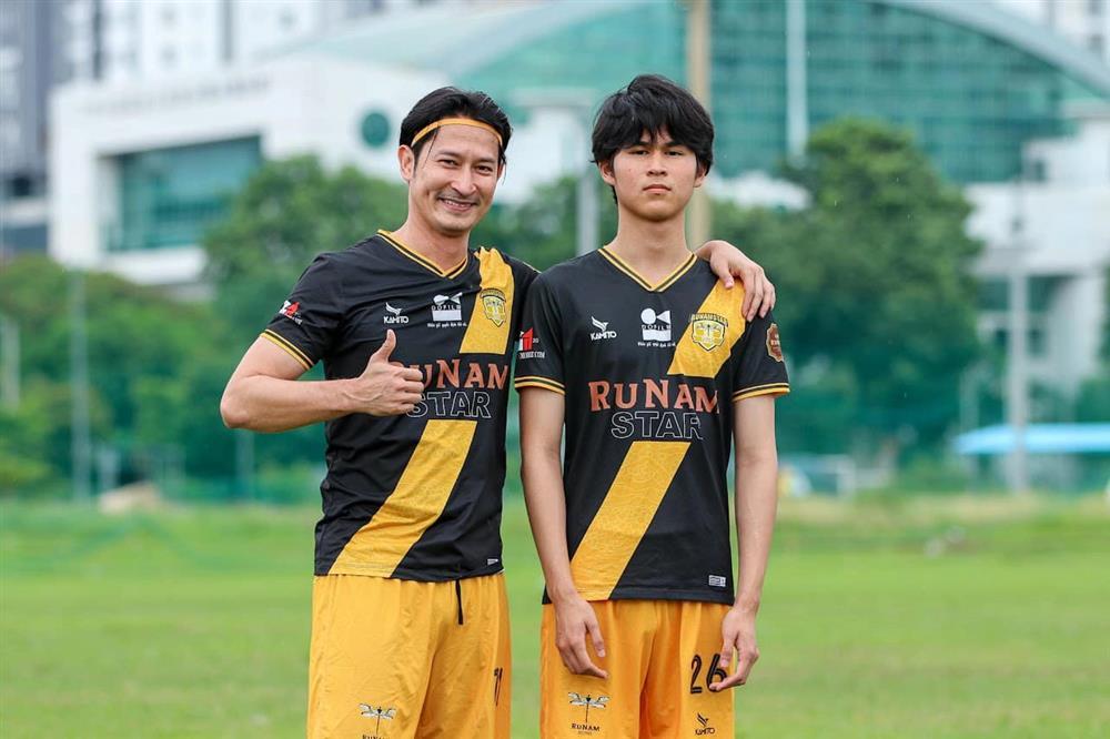 Bất ngờ ngoại hình cha con Huy Khánh ngày ấy - bây giờ-2