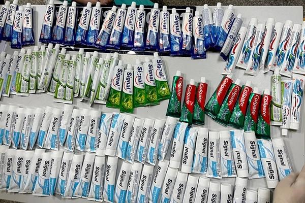 Trả tự do bốn tiếp viên Vietnam Airlines xách ma túy-1