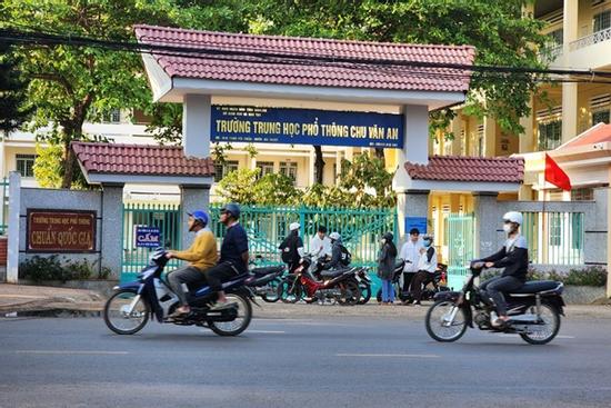 Làm rõ 4 cán bộ, giáo viên phát ngôn trên mạng thiếu chuẩn mực