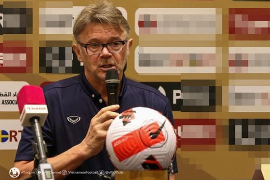 HLV Troussier ước 'được nghe Quốc Ca Việt Nam ở World Cup'