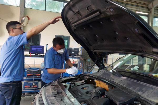 Ấn tượng ngày đầu bộ đội hỗ trợ kiểm định xe ở TP.HCM-5