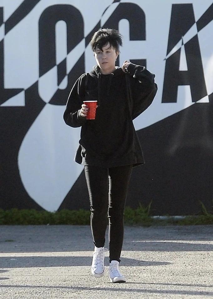 Vết trượt đáng tiếc của ngôi sao khỏa thân lang thang trên phố Amanda Bynes-5