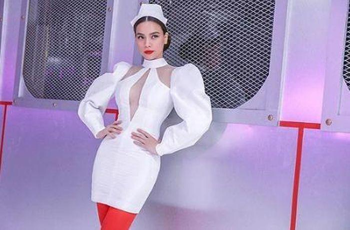 Diện váy xẻ sâu tới rốn, Hồ Ngọc Hà lộ body thật-9