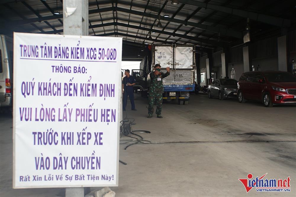 Ấn tượng ngày đầu bộ đội hỗ trợ kiểm định xe ở TP.HCM-3
