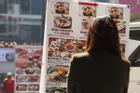 Lý do nhiều công chức Hàn Quốc không còn hứng thú ăn trưa với đồng nghiệp