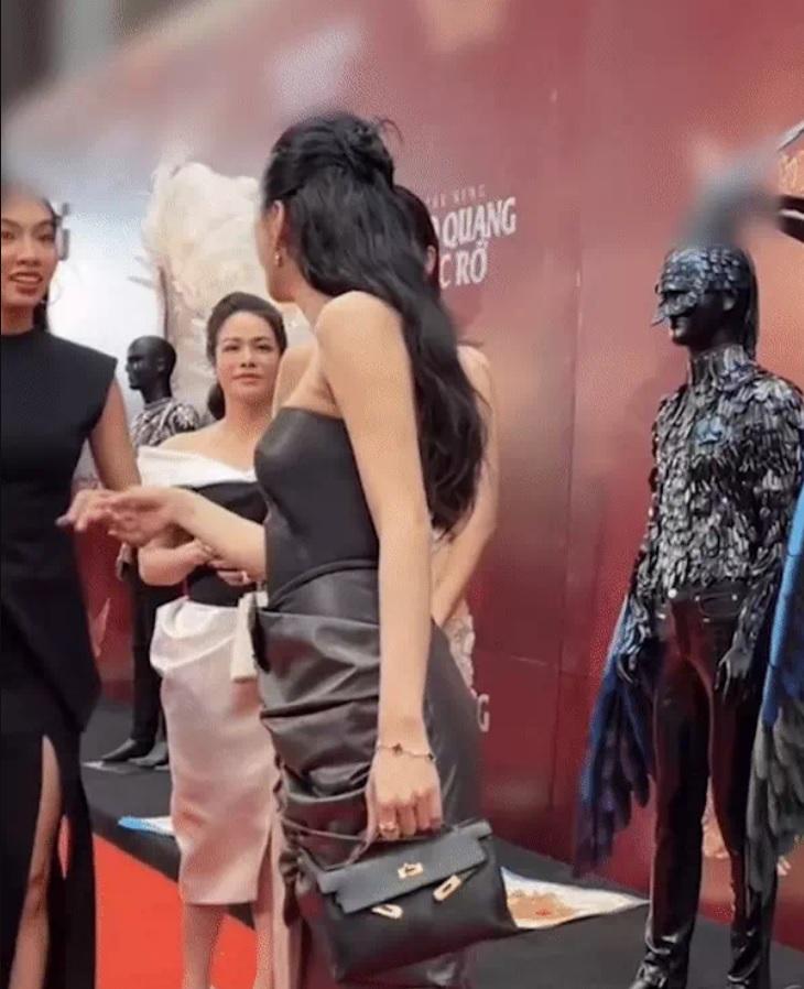 Nhật Kim Anh chia sẻ sự thật về Hương Giang sau ồn ào chen lấn thảm đỏ-1