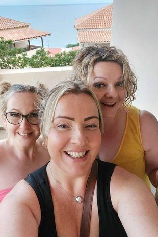 Mẹ 4 con ly hôn chồng, đại tu nhan sắc sau chuyến du lịch để đời-1