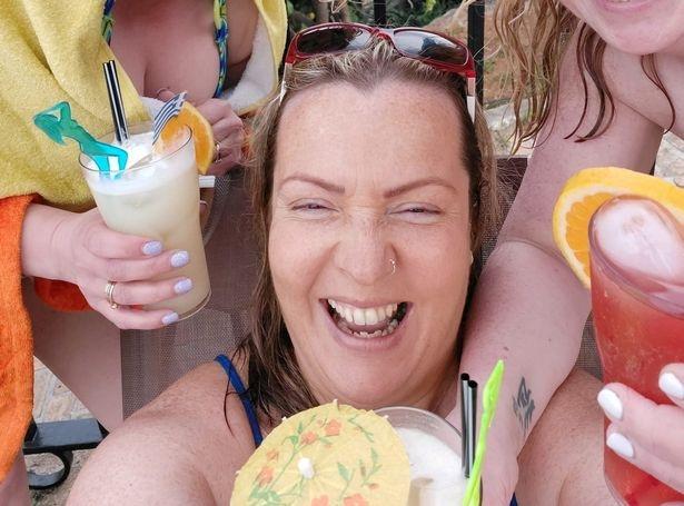 Mẹ 4 con ly hôn chồng, đại tu nhan sắc sau chuyến du lịch để đời-2