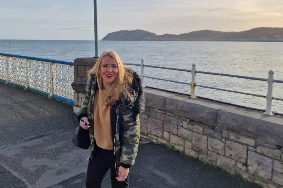 Mẹ 4 con ly hôn chồng, đại tu nhan sắc sau chuyến du lịch để đời-3