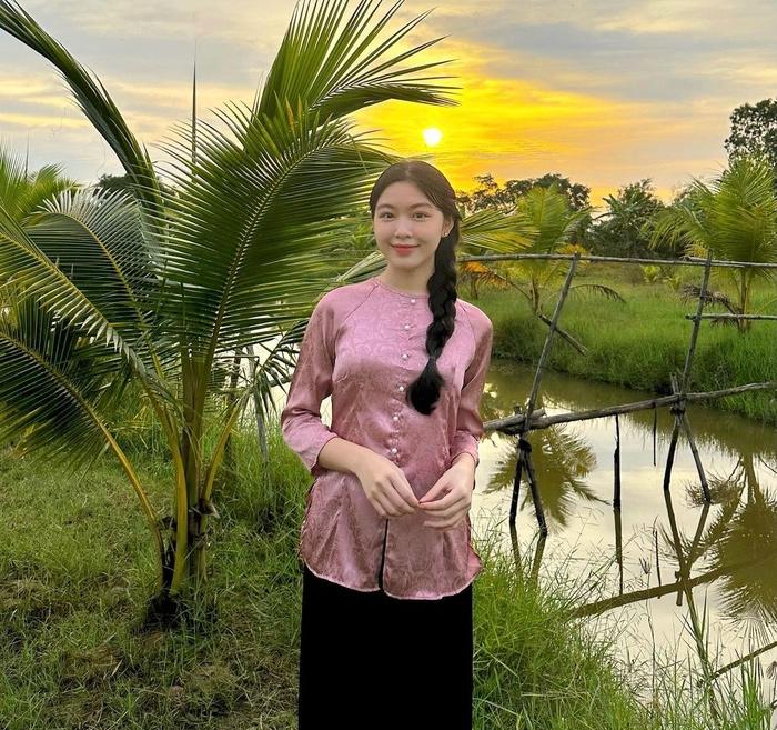 Vợ Quyền Linh lên tiếng khi con gái bị góp ý việc trang điểm đậm-4