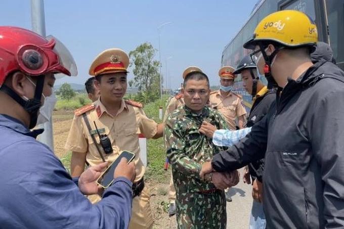 Bắt giữ đối tượng cướp xe máy, kéo lê cụ bà trên đường rồi bỏ chạy-2