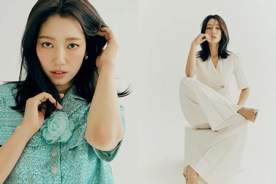 Park Shin Hye khoe sắc vóc đẹp ngỡ ngàng hậu sinh con