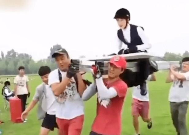 Tay giả, chân giả và những mánh khóe truyền hình Trung Quốc-4