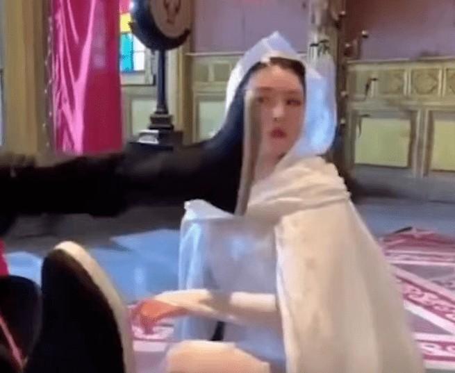 Tay giả, chân giả và những mánh khóe truyền hình Trung Quốc-9