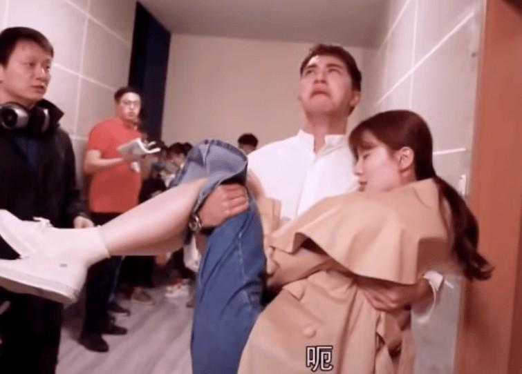 Tay giả, chân giả và những mánh khóe truyền hình Trung Quốc-17