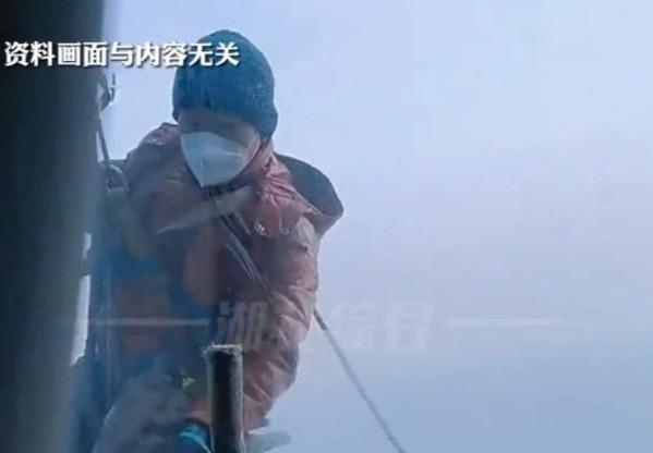 Cặp đôi kiện khách sạn 5 sao vì bị người lau kính nhìn thấy tất tần tật-2