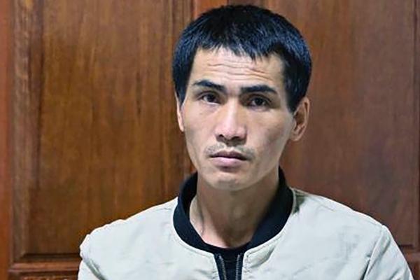 Hai gã đàn ông đội tóc giả lẻn vào trường học trộm tài sản-1