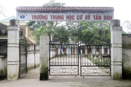 Tố cáo thầy giáo quan hệ tình dục với học sinh lớp 9