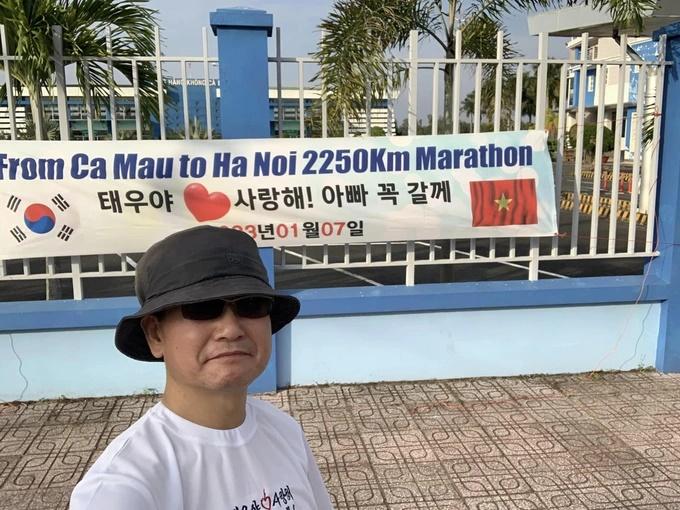 Lý do xúc động khiến người đàn ông Hàn Quốc 55 tuổi chạy một vòng Việt Nam-1