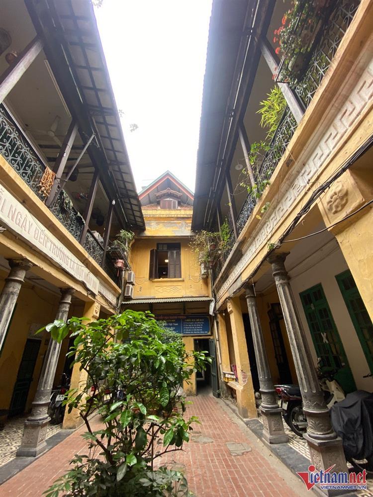 Lớp học đặc biệt trong căn biệt thự và mối tình đẹp của chàng trai nhà giàu-1