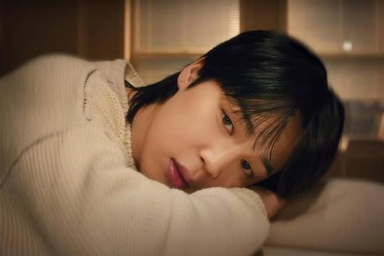 Jimin (BTS) bán hơn 1 triệu album trong ngày đầu nhưng không được công nhận