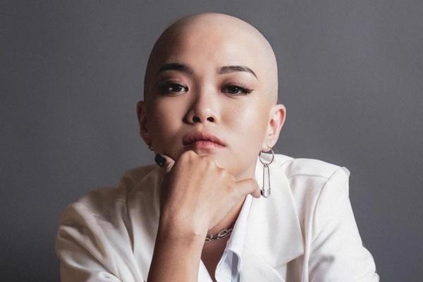 Cô gái cạo trọc đầu để trở thành người mẫu-1