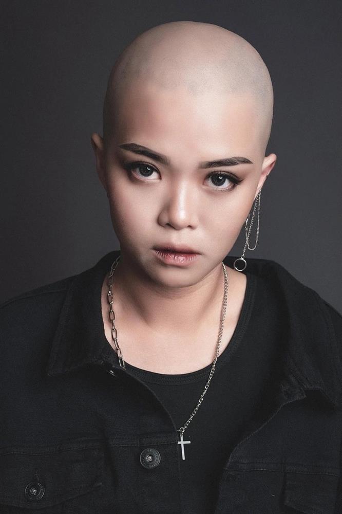 Cô gái cạo trọc đầu để trở thành người mẫu-4