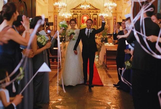 Váy cưới Hà Tăng và Linh Rin: Kiểu dáng tương đồng, xuất xứ khác biệt-6