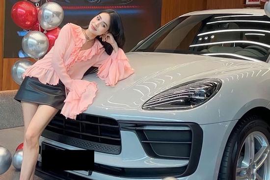 Ca nương Kiều Anh chi chục tỷ mua 2 xe Porsche trong 1 năm