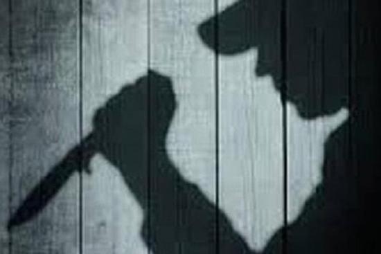 Cầm dao sang nhà hàng xóm nói chuyện, bị chém tử vong