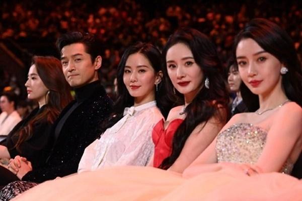 Đêm hội Weibo: Nhiệt Ba đẹp tựa công chúa, Dương Mịch tám một rổ meme-14