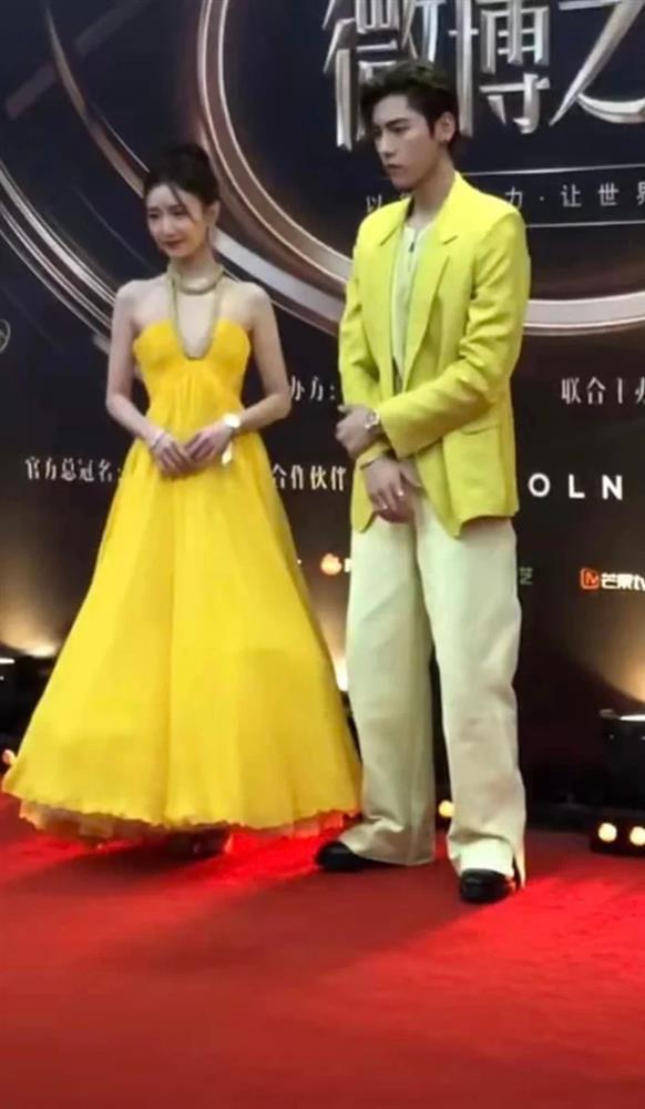 Nhiều sao Cbiz diện đồ gây tiếc nuối tại Đêm hội Weibo 2023-4