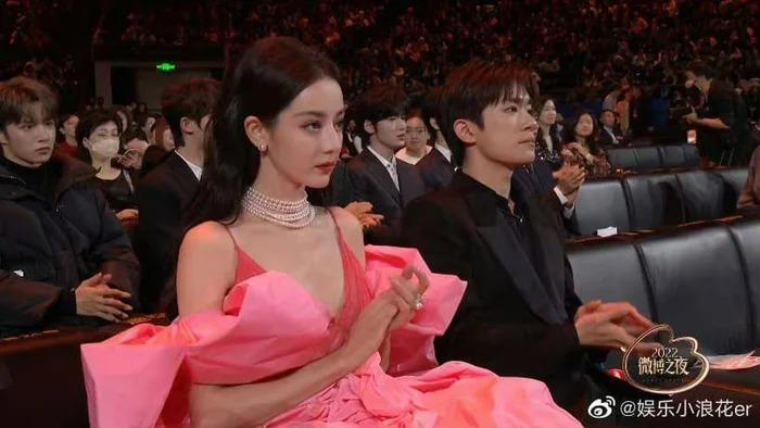 Nhiều sao Cbiz diện đồ gây tiếc nuối tại Đêm hội Weibo 2023-8