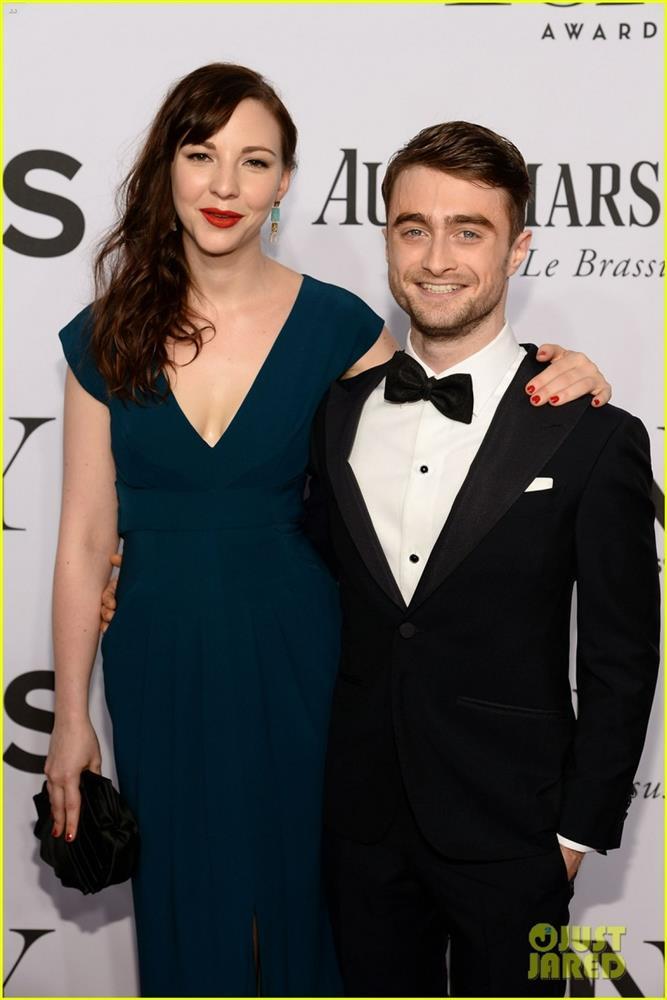 Bạn gái Harry Potter Daniel Radcliffe mang thai sau 10 năm hẹn hò-1