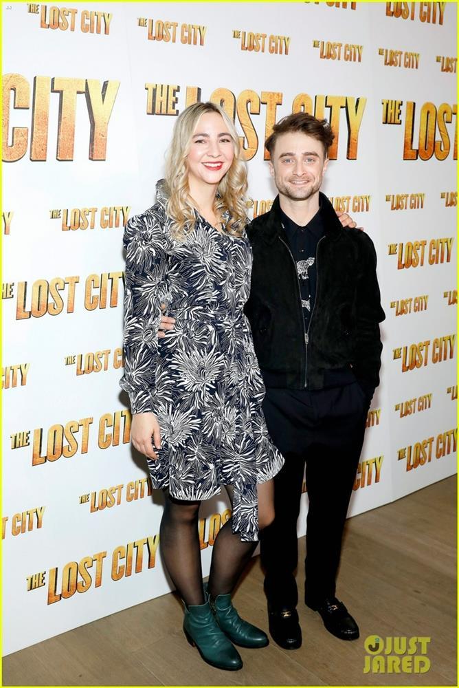 Bạn gái Harry Potter Daniel Radcliffe mang thai sau 10 năm hẹn hò-6