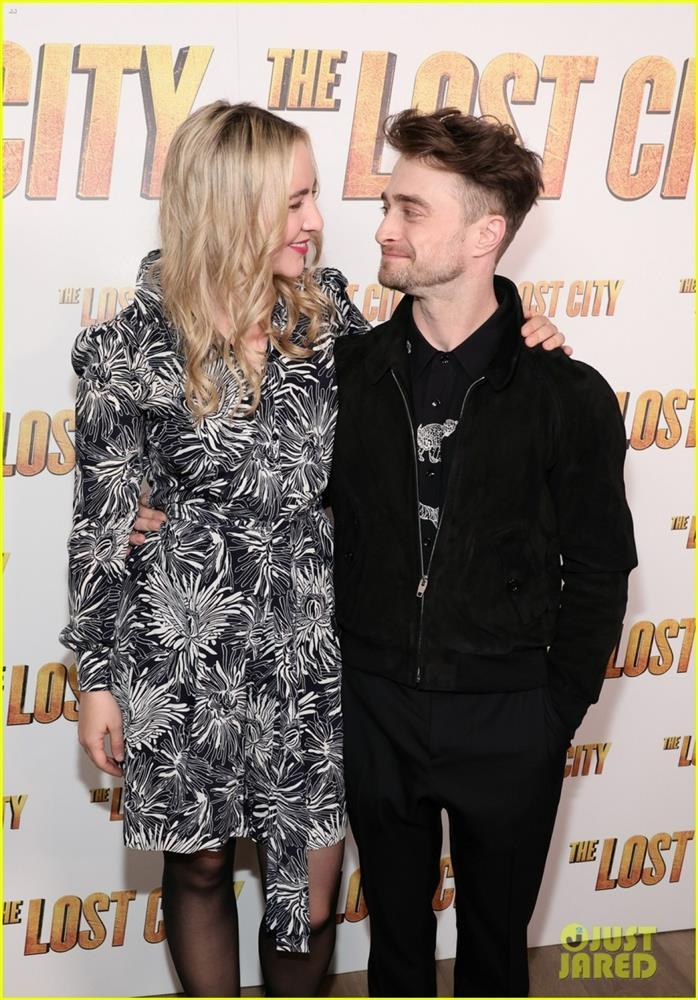 Bạn gái Harry Potter Daniel Radcliffe mang thai sau 10 năm hẹn hò-7