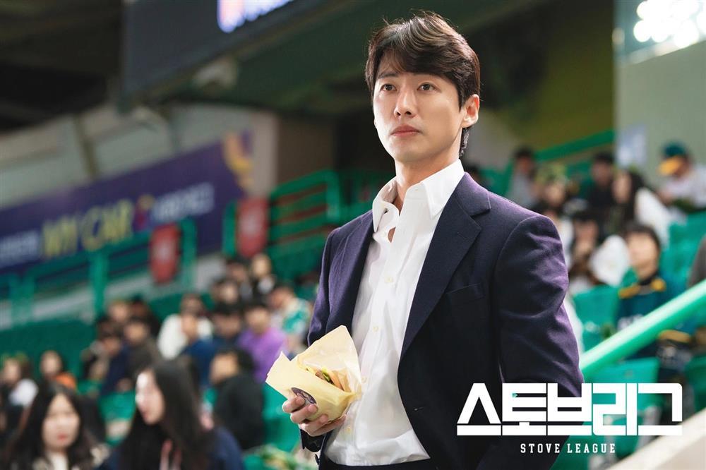 4 mỹ nam phim Hàn là đoá hoa nở muộn, người đổi đời nhờ Song Hye Kyo-5