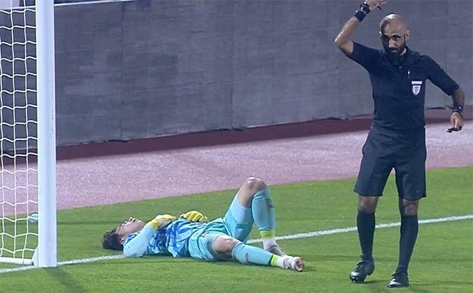 Thủ môn U23 Việt Nam nhập viện sau trận thua đậm U23 UAE-1