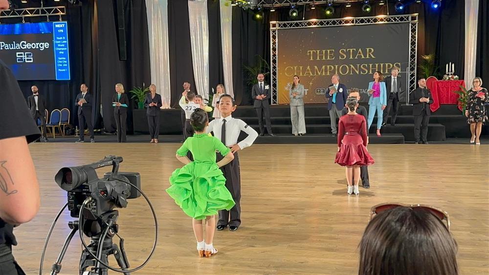 Con trai 8 tuổi của Khánh Thi đoạt HCV, lập kỷ lục dancesport Việt-3