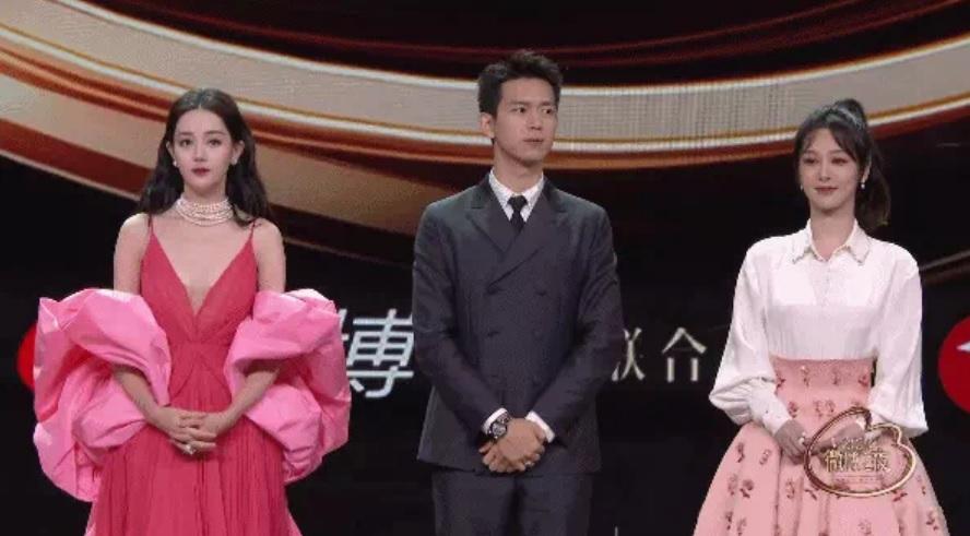 Lý Hiện nhận lời khen khi lên sân khấu với Địch Lệ Nhiệt Ba và Dương Tử-5