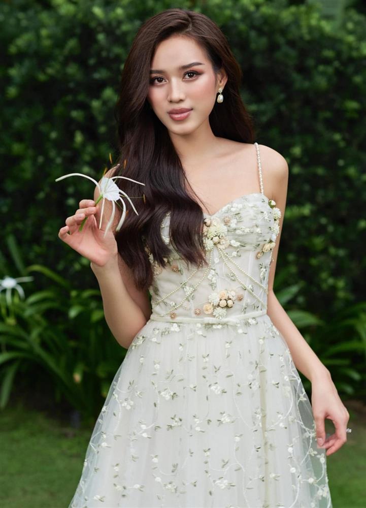 Hoa hậu Đỗ Thị Hà ngọt ngào, quyến rũ với sắc trắng tinh khôi-2