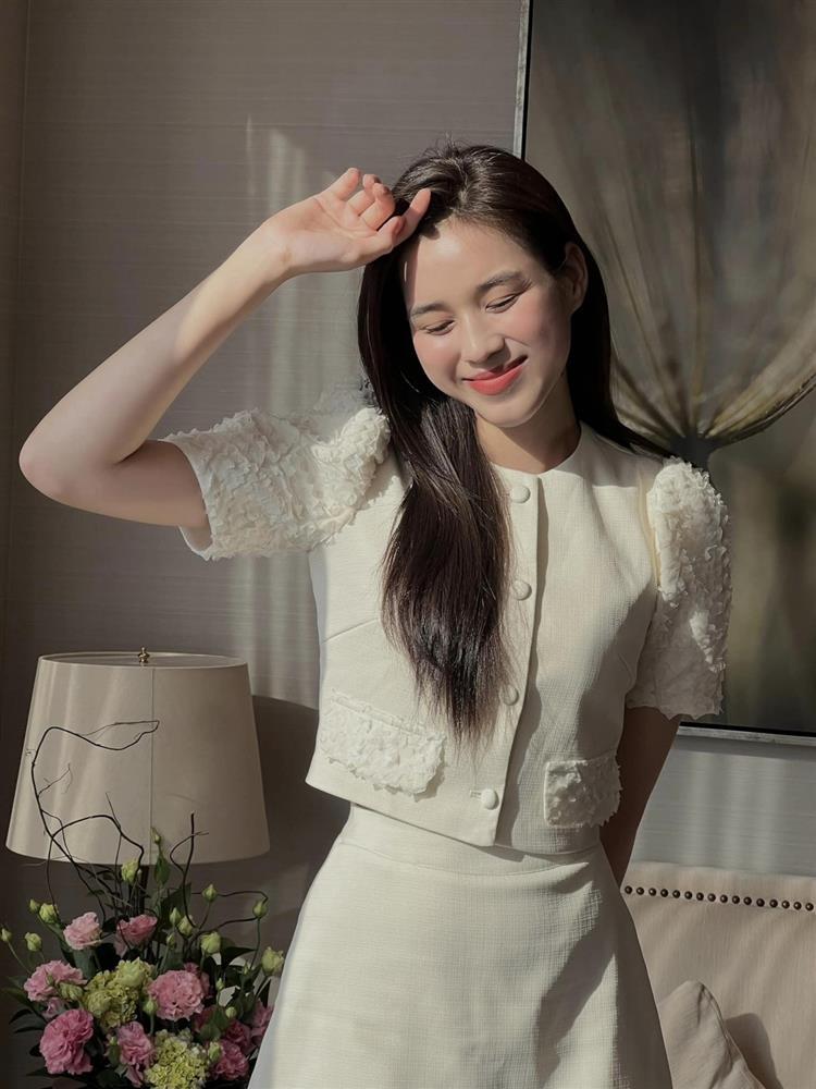 Hoa hậu Đỗ Thị Hà ngọt ngào, quyến rũ với sắc trắng tinh khôi-7
