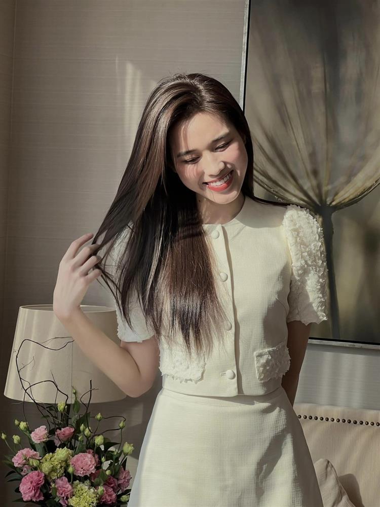 Hoa hậu Đỗ Thị Hà ngọt ngào, quyến rũ với sắc trắng tinh khôi-8