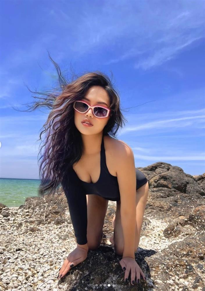 Chân dung nữ ca sĩ khóc, phải dừng diễn ở Hà Nội vì bị chê béo-6