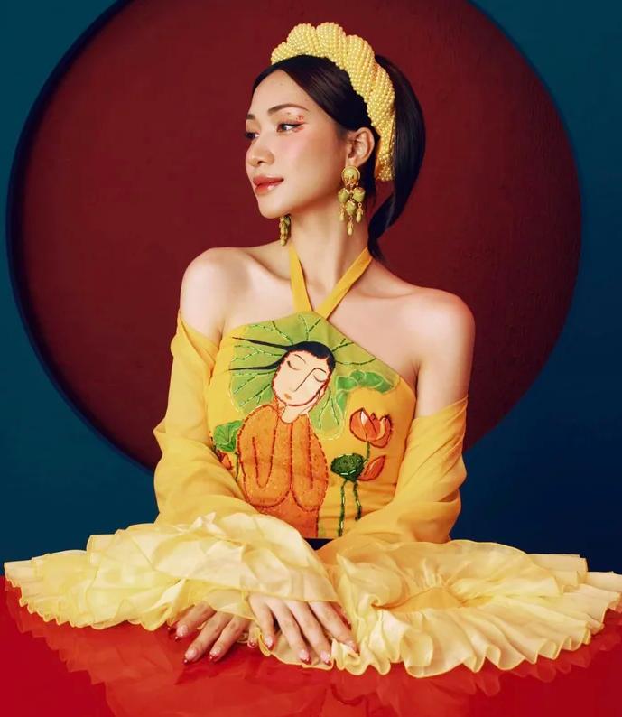 Hòa Minzy cầu xin khán giả không đăng tải clip diễn vì sự cố về trang phục-1