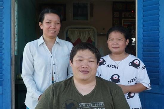 Chuyện tình của cặp đôi 'chồng luôn khuyên vợ đi lấy chồng mới'