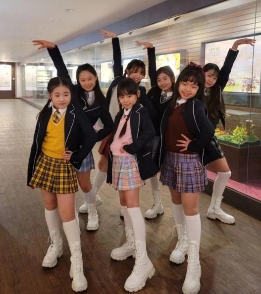 Nhóm nhạc Kpop vấp tranh cãi vì có thành viên mới 7 tuổi-2