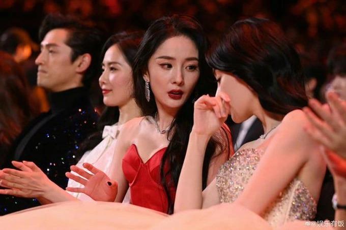 Phản ứng Huỳnh Hiểu Minh khi đụng mặt vợ cũ Angela Baby-2