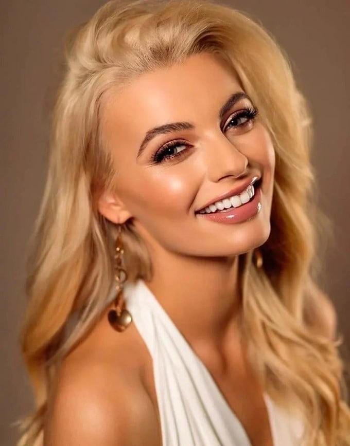 Ngoại hình búp bê sống của mỹ nhân là Hoa hậu của các hoa hậu năm 2021-20