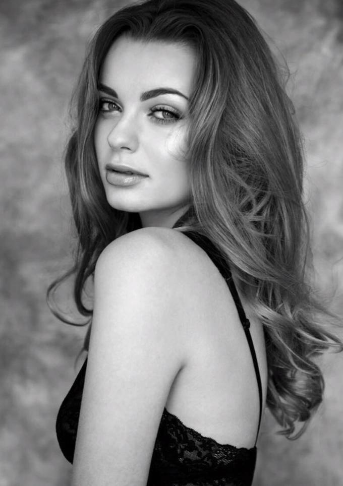 Ngoại hình búp bê sống của mỹ nhân là Hoa hậu của các hoa hậu năm 2021-23